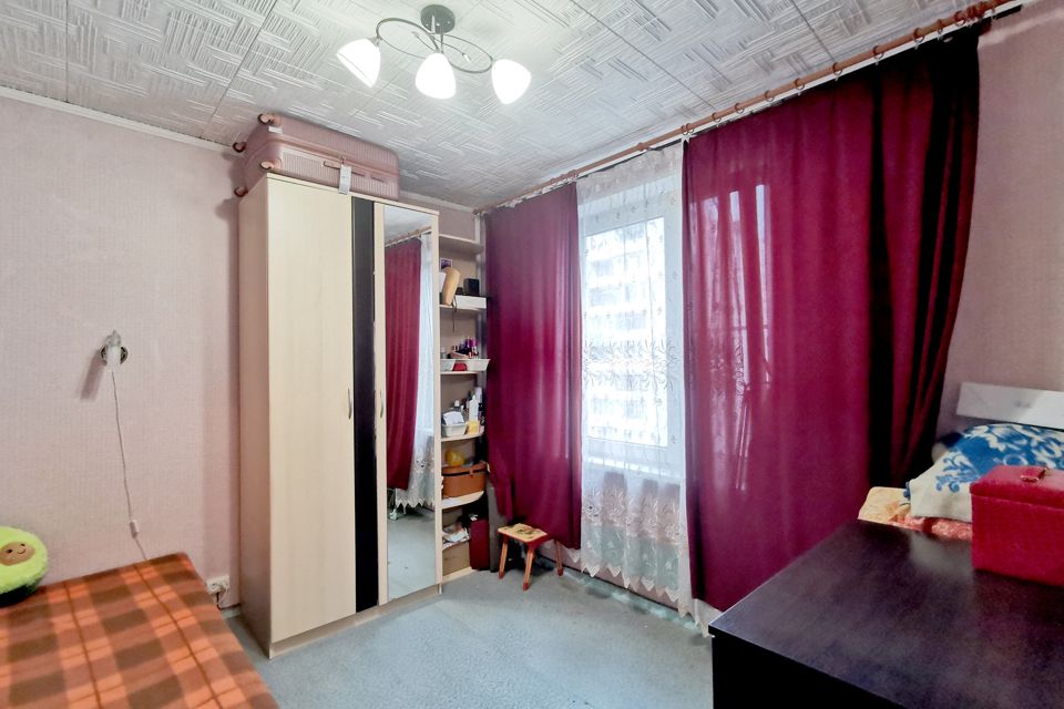 Продаётся 2 комнаты в 3-комн. квартире, 23.4 м²