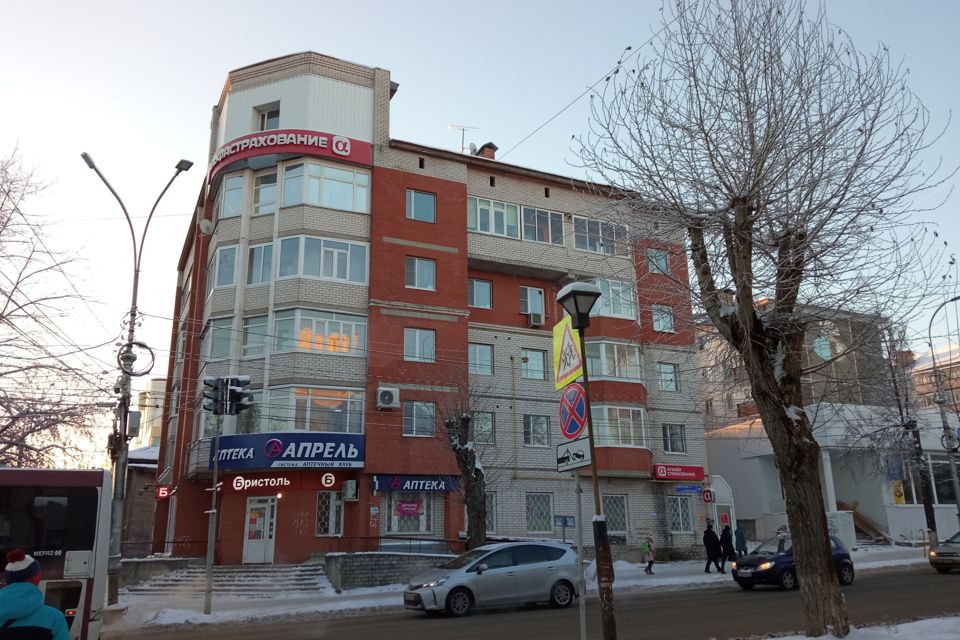 Продаётся 1-комнатная квартира, 85 м²
