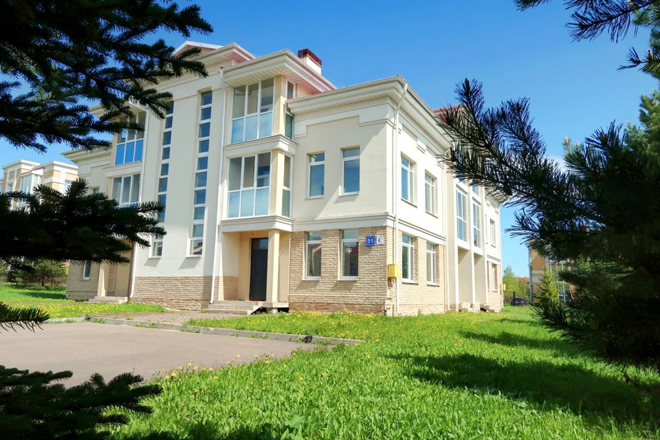 Продаётся 4-комнатная квартира, 256 м²