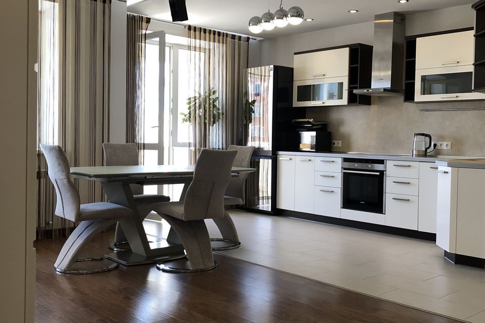 Продаётся 3-комнатная квартира, 118 м²