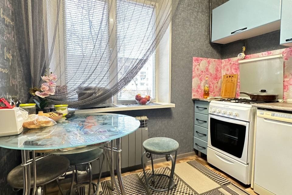 Продаётся 3-комнатная квартира, 52.7 м²