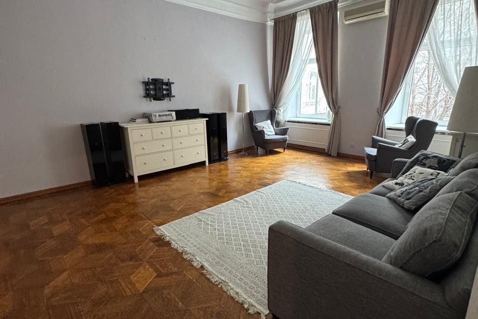 Продаётся 3-комнатная квартира, 105 м²