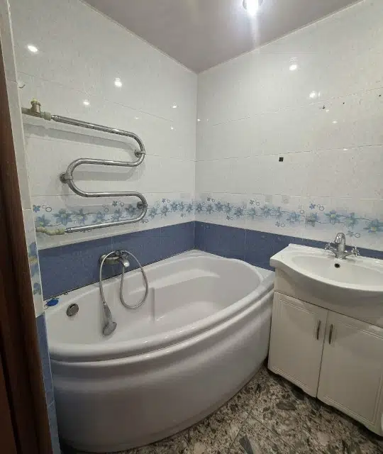 Продаётся 3-комнатная квартира, 61 м²