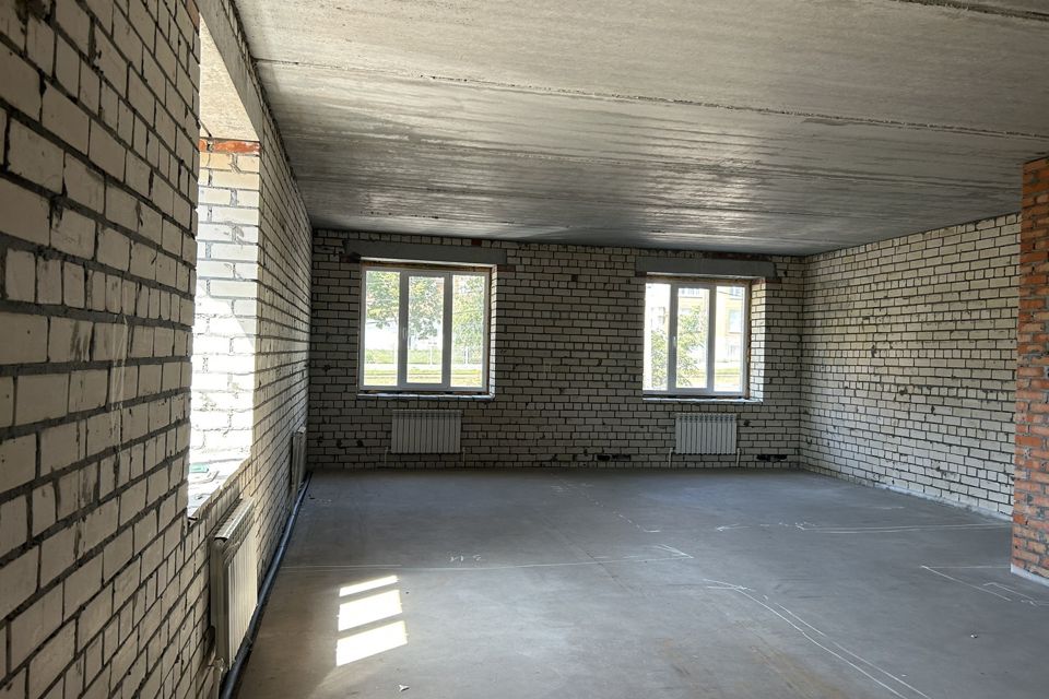 Продаётся 4-комнатная квартира, 146 м²