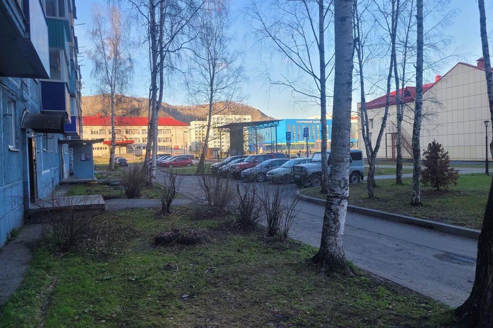 Продаётся 3-комнатная квартира, 47.9 м²
