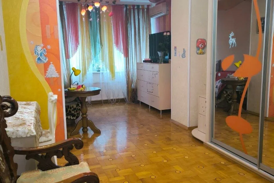 Продаётся 4-комнатная квартира, 132 м²