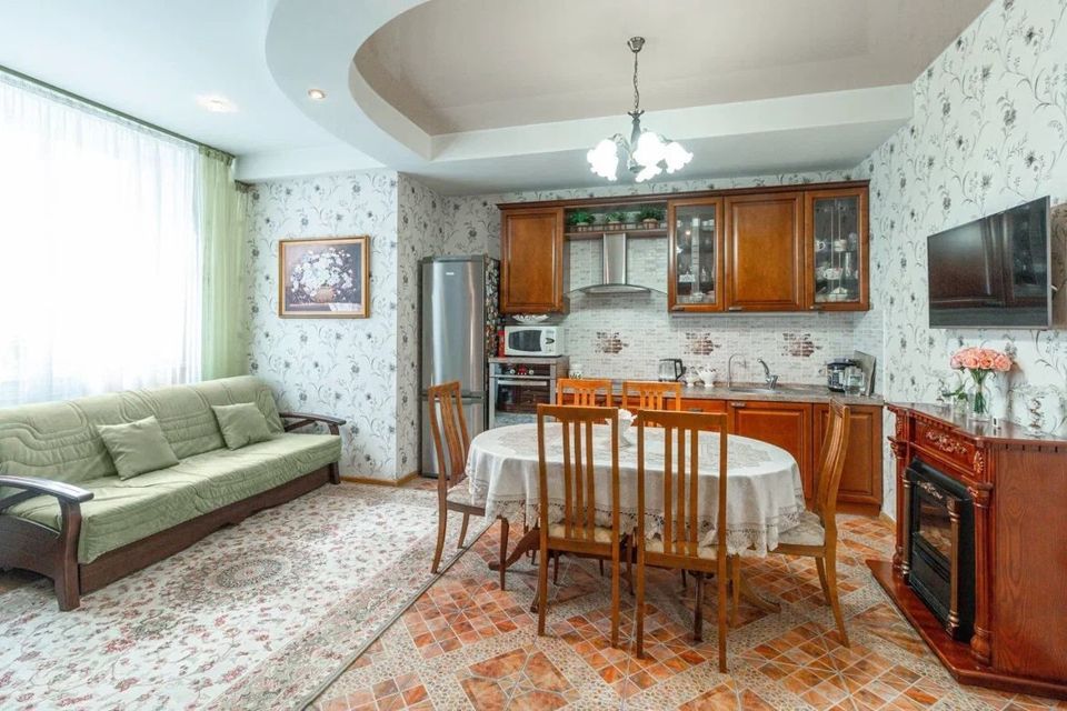 Продаётся 2-комнатная квартира, 87 м²