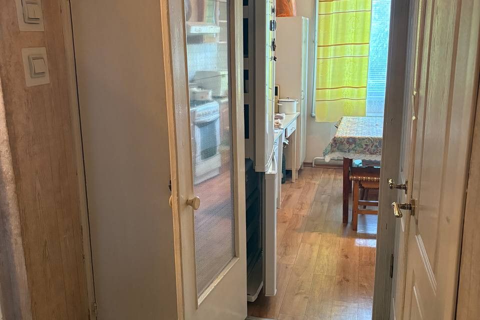 Продаётся 4-комнатная квартира, 65 м²