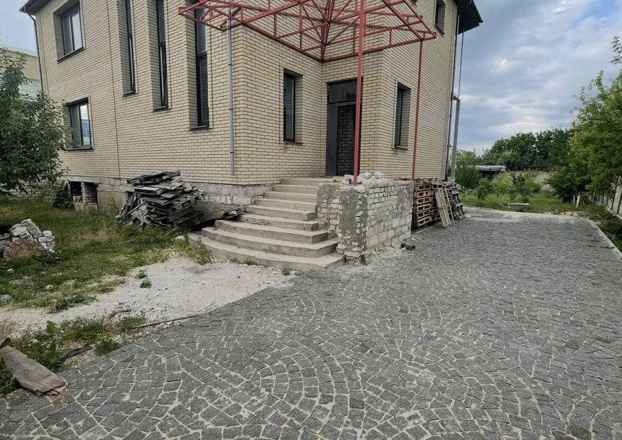 Продаётся 3-этажный дом, 450 м²