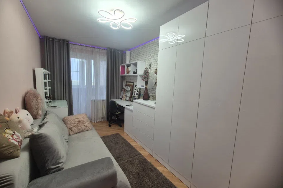 Продаётся 4-комнатная квартира, 79.6 м²