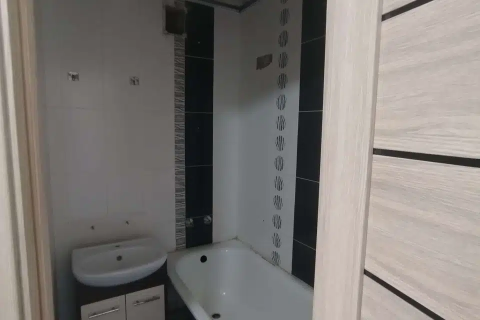 Продаётся 3-комнатная квартира, 63.5 м²