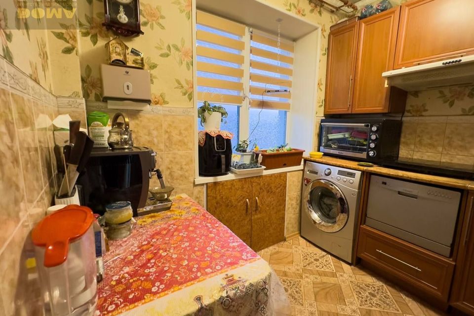 Продаётся 4-комнатная квартира, 61.9 м²