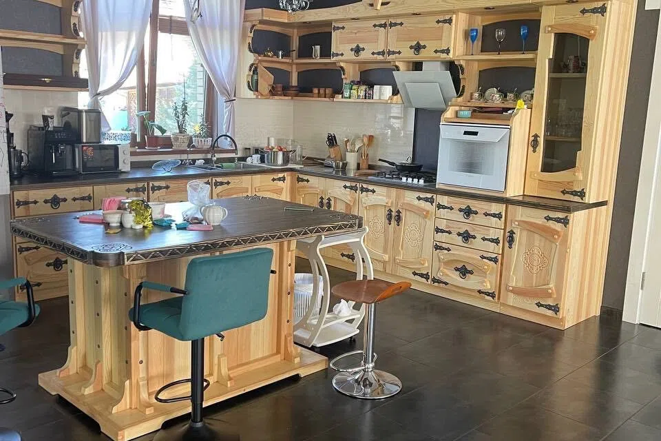 Продаётся 2-этажный дом, 370 м²