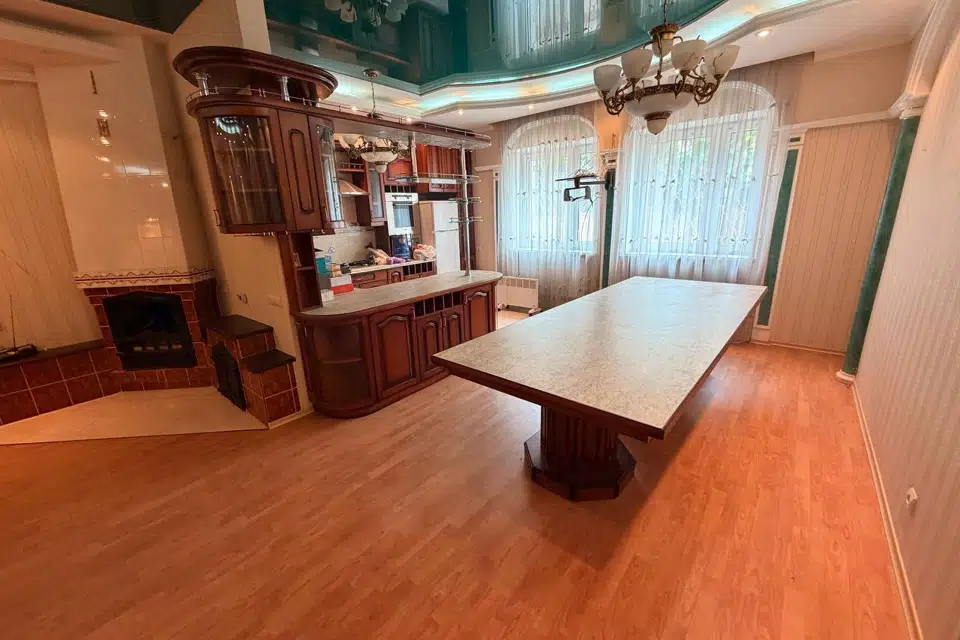 Продаётся 2-этажный дом, 643 м²