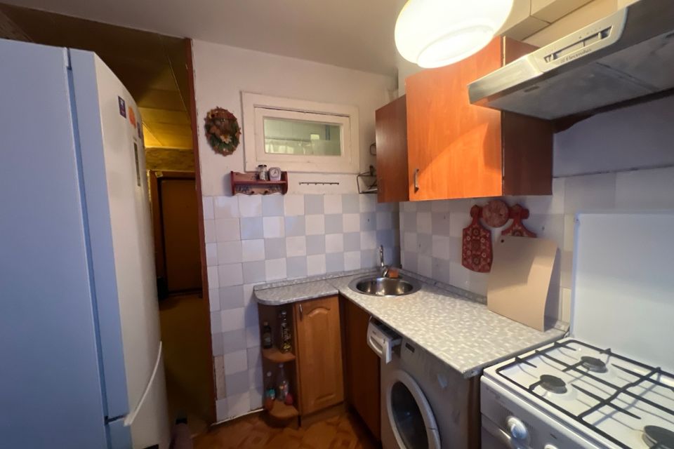 Продаётся 4-комнатная квартира, 61.1 м²