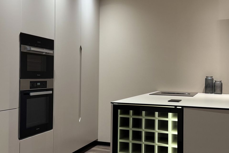 Продаётся 1-комнатная квартира, 79.6 м²