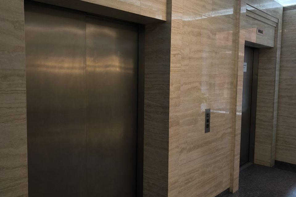 Продаётся 4-комнатная квартира, 159.7 м²