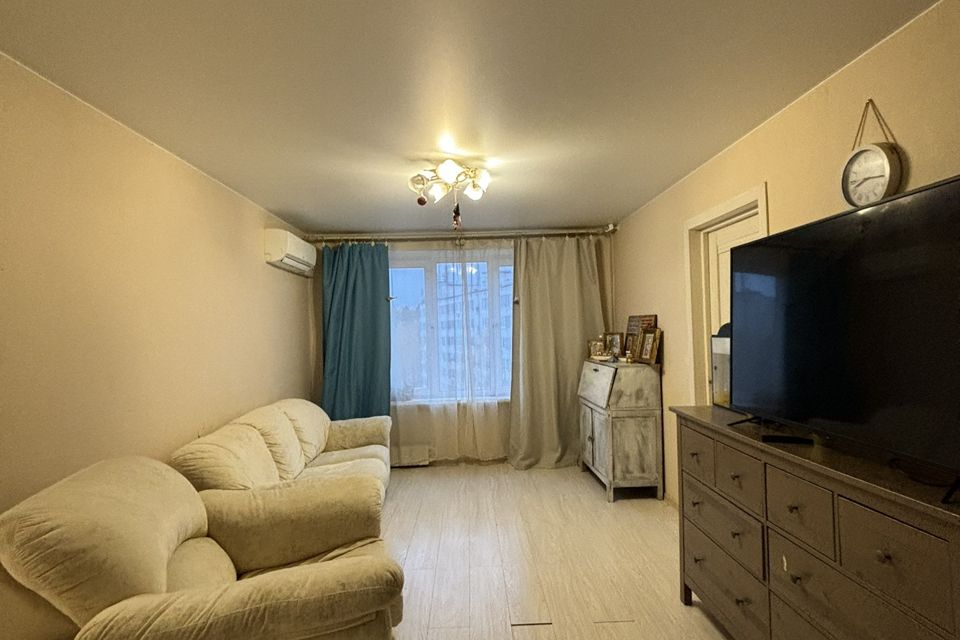 Продаётся 4-комнатная квартира, 62.1 м²