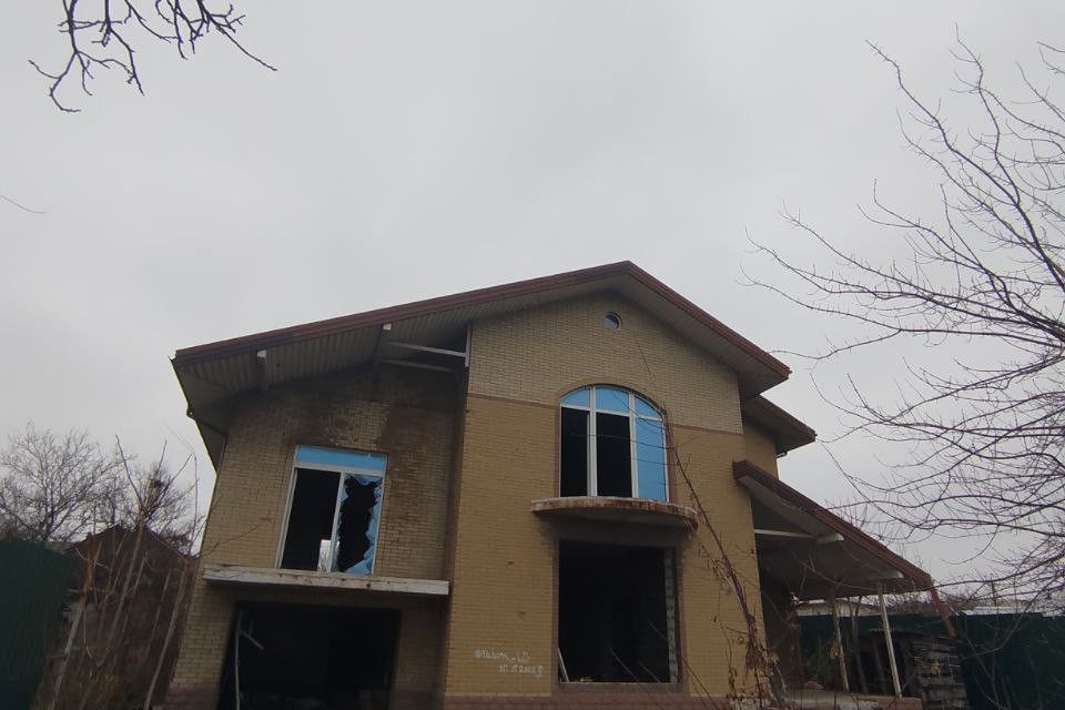 Продаётся 3-этажный дом, 322.9 м²