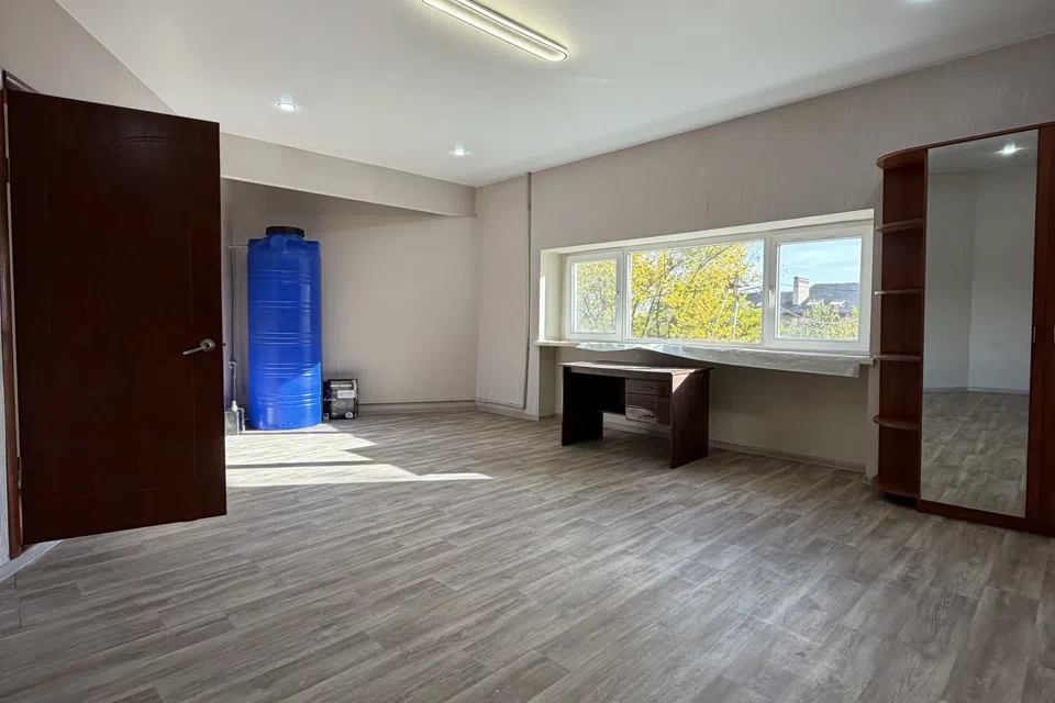Продаётся 4-комнатная квартира, 90 м²