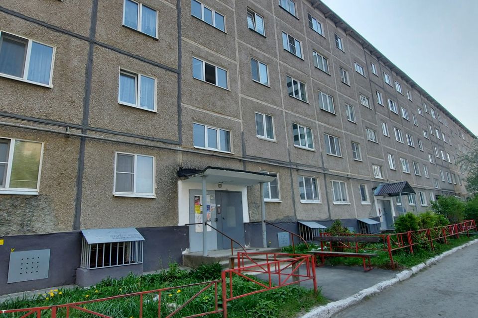 космонавтов 24 первоуральск. космонавтов 27 первоуральск. купить квартиру на четвёртом этоже в новоуткинске. 3 комнатные квартиры первоуральск. жк металлург планировки.