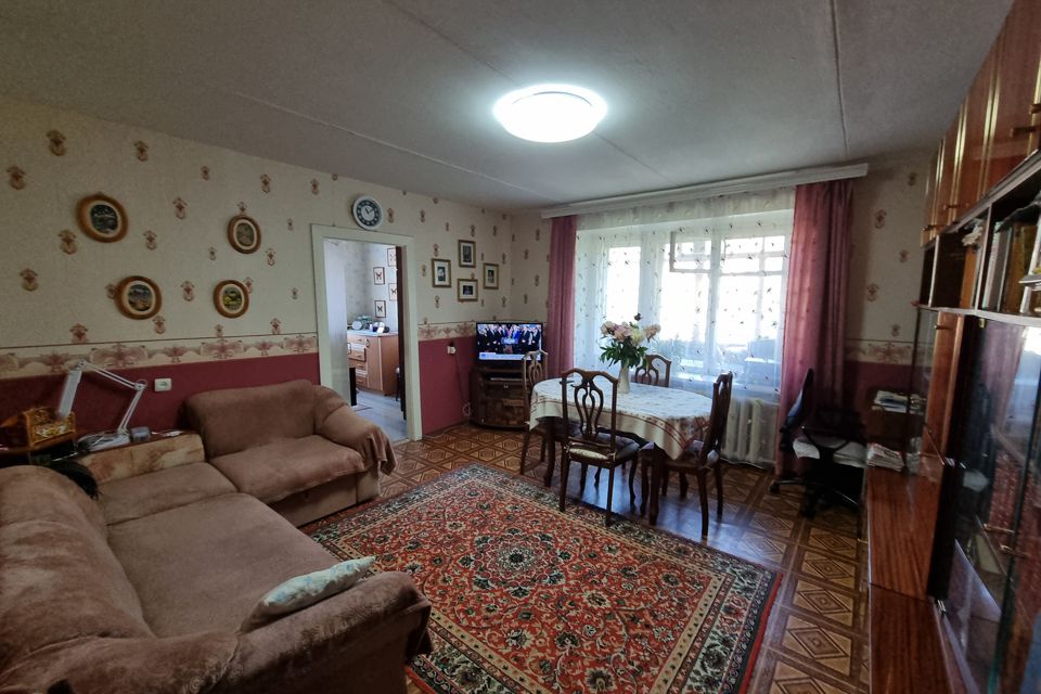 Продаётся 4-комнатная квартира, 64.1 м²