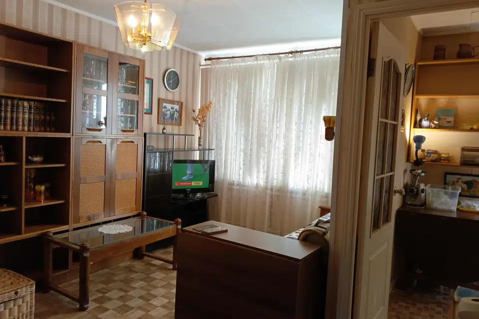 Продаётся 4-комнатная квартира, 49 м²