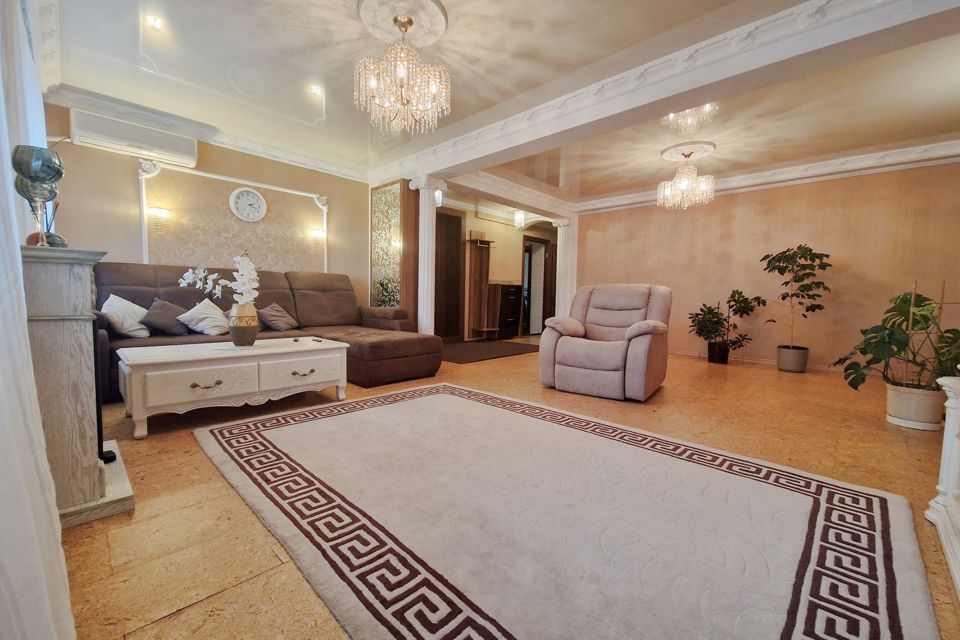 Продаётся 4-комнатная квартира, 122 м²