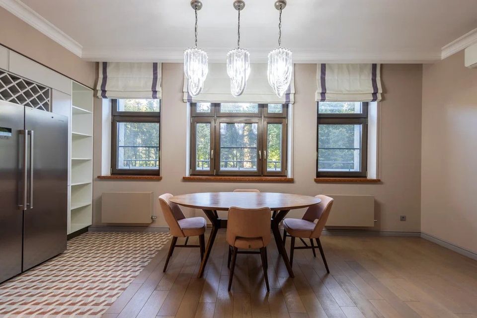 Продаётся 4-комнатная квартира, 130 м²