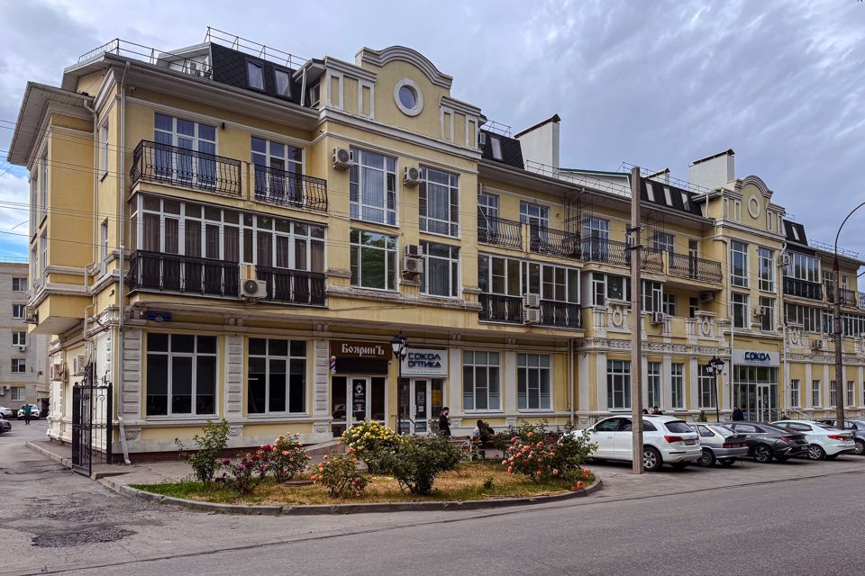 Продаётся 4-комнатная квартира, 140 м²