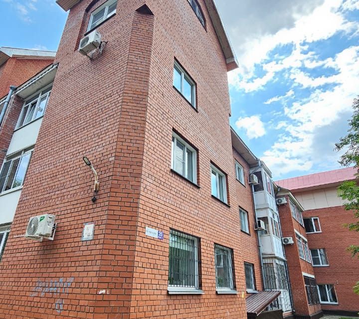 Продаётся 3-комнатная квартира, 118 м²