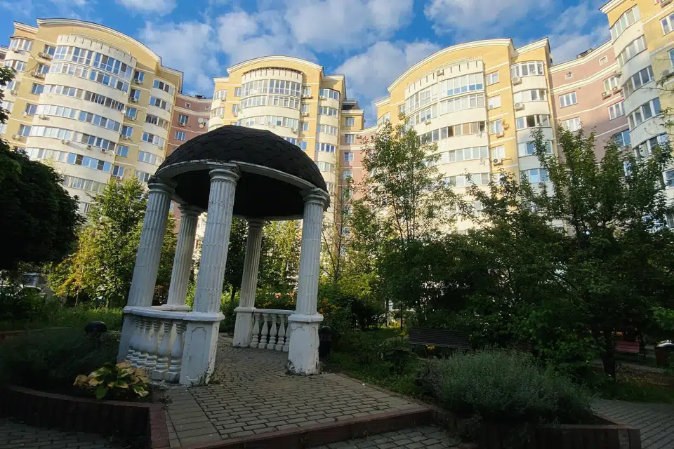 Продаётся 4-комнатная квартира, 151.4 м²