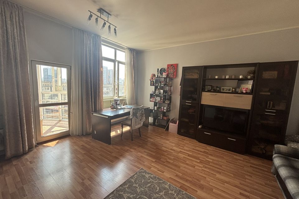 Продаётся 1-комнатная квартира, 74.1 м²