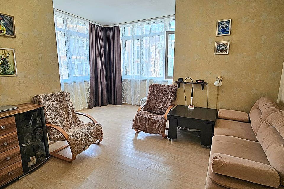 Продаётся 1-комнатная квартира, 43 м²
