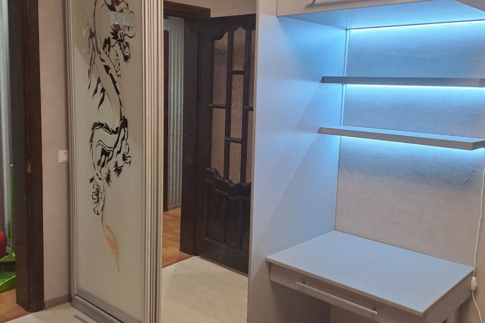 Продаётся 4-комнатная квартира, 66 м²