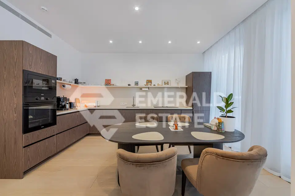 Продаётся 3-комнатная квартира, 111 м²
