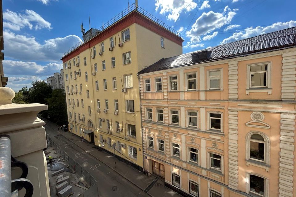 Продаётся 3-комнатная квартира, 135 м²
