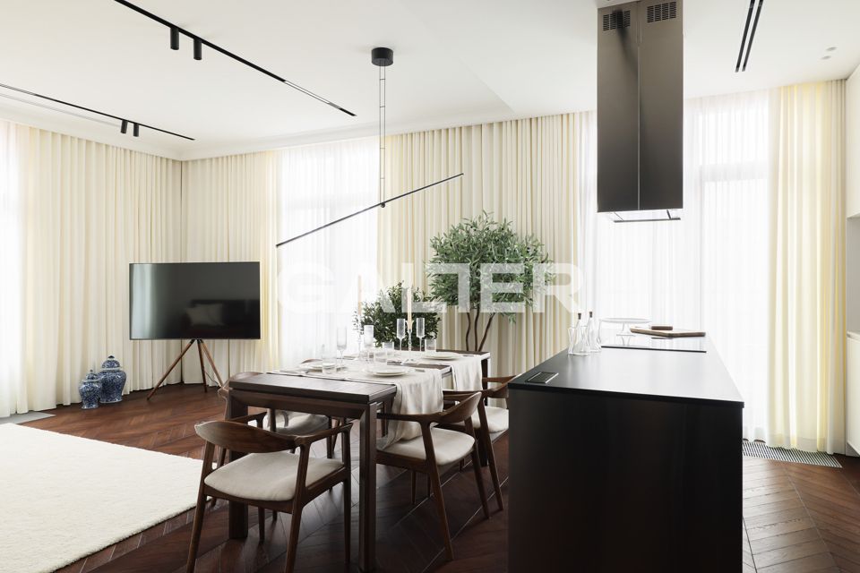 Продаётся 4-комнатная квартира, 124 м²