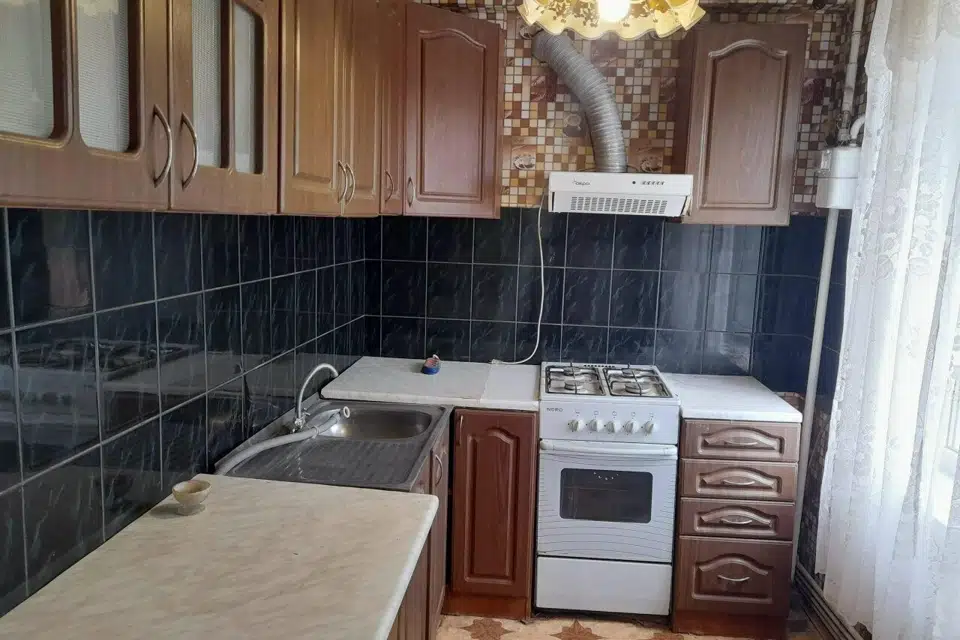 Продаётся 4-комнатная квартира, 57.4 м²