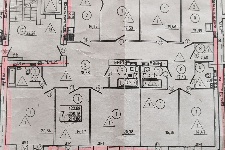 Продаётся 4-комнатная квартира, 214.8 м²