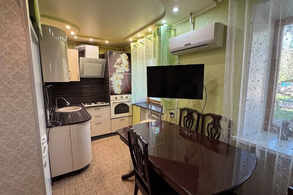 Продаётся 3-комнатная квартира, 49.6 м²