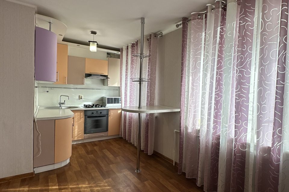 Продаётся 4-комнатная квартира, 61 м²