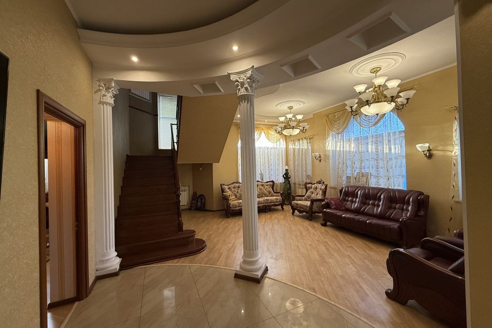 Продаётся 3-этажный дом, 245 м²