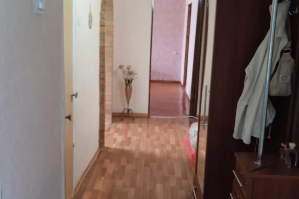 Продаётся 4-комнатная квартира, 64.5 м²