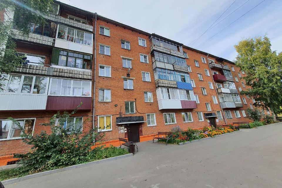 Продаётся 3-комнатная квартира, 48.7 м²