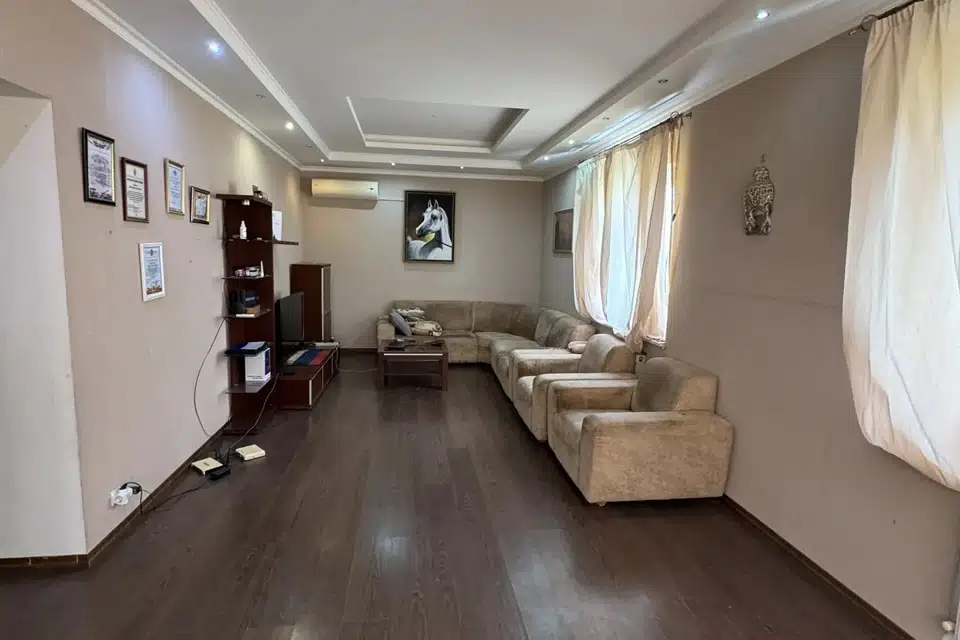 Продаётся 2-этажный дом, 235 м²