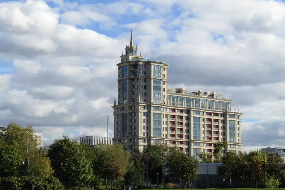 Продаётся 4-комнатная квартира, 170.9 м²