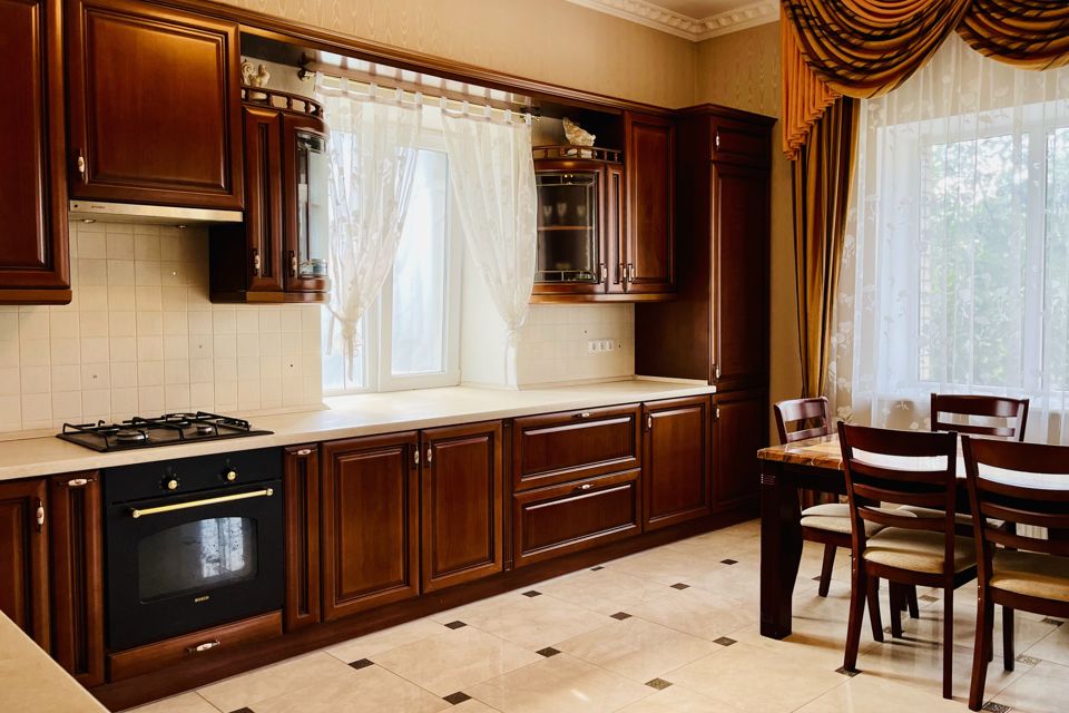 Продаётся 2-этажный дом, 271 м²