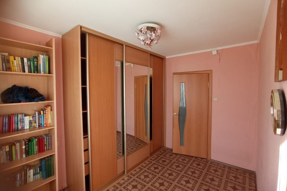 Продаётся 4-комнатная квартира, 62.7 м²