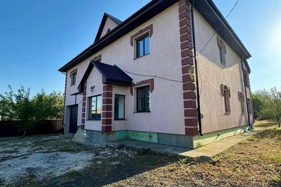 Продаётся 3-этажный дом, 320 м²